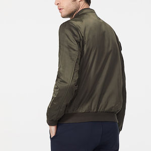 Veste en satin pour hommes de baseball brodée sur mesure pour la saison d'hiver Veste en satin chaude d'hiver de style universitaire pour hommes en bas quantité minimale de commande - Product Image 2