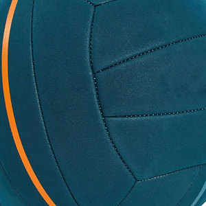 Ballon de volley-ball de taille 5 de qualité supérieure, cousu à la main en PVC et cuir PU – Ballon doux au toucher pour l'entraînement et les jeux récréatifs, fabriqué au Pakistan - Product Image 5