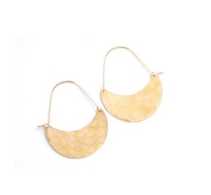 Pendientes de metal de estilo moderno con motivos grabados a mano y un oro mate texturizado para una estética bohemia de moda - Product Image 2