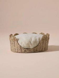 เตียงสัตว์เลี้ยงสานมือจากหญ้าทะเลธรรมชาติ ยี่ห้อ Sisu Handicraft ดีไซน์ทันสมัยรูปทรงหอยเชลล์ พร้อมหูหิ้ว เป็นมิตรกับสิ่งแวดล้อม ใช้งานได้หลากหลาย ทุกฤดูกาล - Product Image 1