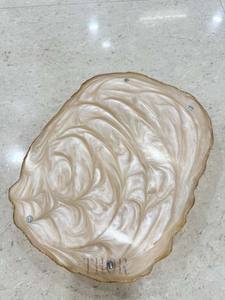 Juego de bandejas para servir rectangulares Home Co, madera de resina dorada con mango de diseño de hojas para el hogar, cocina, restaurante, para servir comida - Product Image 4