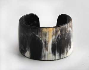Brazalete de cuerno de búfalo de gran tamaño de lujo, nuevo estilo, joyería de moda hecha a mano para niñas, brazalete de cuerno artesanal personalizado - Product Image 2