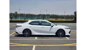 Camry Híbrido LE AWD 2022, Nuevo, Asientos de Cuero, Control de Crucero Adaptativo, Volante a la Izquierda, Neumáticos R19, Cámara Trasera de 360°, Techo Panorámico - Product Image 3