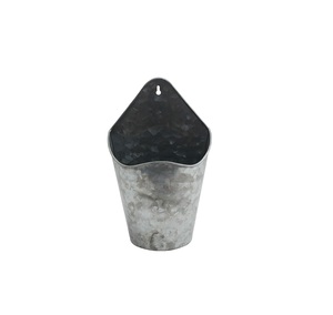 Maceta de flores de metal hecha a mano de diseño clásico de metal galvanizado para uso decorativo al aire libre en el hogar y el jardín - Product Image 6