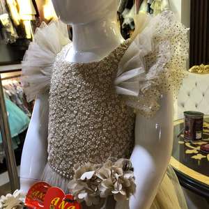 Robe de fête pour fille en coton Freeli, robe de fête pour bébé, tissu satiné, nouveau modèle - Vente en gros de robes de fête, boîte cadeau - Product Image 3