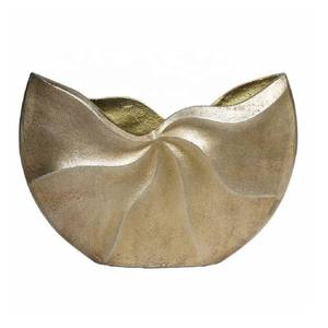 Vase en métal design de luxe en aluminium doré pour la décoration de la maison Vase à fleurs de jardin fait à la main pour la décoration de mariage à faible taux - Product Image 4