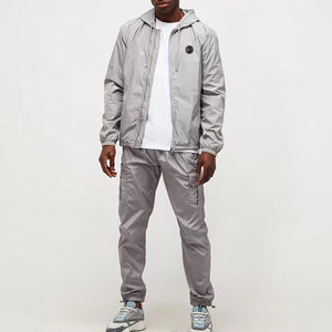 Chaqueta de lluvia de invierno para hombre al por mayor transpirable ligera con características resistentes al viento e impermeables diseño de Venta caliente OEM - Product Image 2