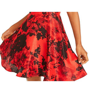 Vestido Junior Rojo de City Studios, Corte Ajustado y Evase, Talla 5, Diseño con Espalda Descubierta, Cintura Natural, Tela Satén, Decoración con Aberturas - Product Image 3