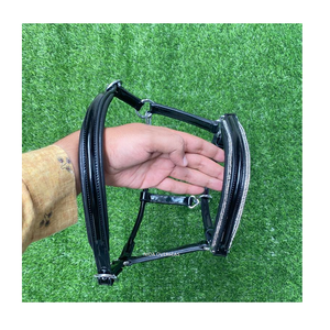Vente en gros de licou anatomique stable en cuir verni pour cheval équin avec rembourrage doux et équipement pour cheval en strass - Product Image 1