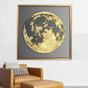 Impression sur toile élégante avec motif de lune dorée - Décoration d'intérieur abstraite moderne, encadrée en or - Product Image 1