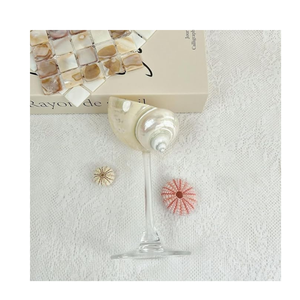 Gobelet en verre de luxe en coquille de conque pour servir des cocktails et du vin fait à la main à partir de coquille turbo naturelle - Product Image 5
