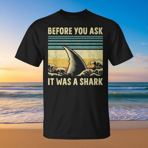 Camiseta con la frase 'Antes de preguntar, dile a la tiburón que haga amputación' - Producto promocional - Product Image 3