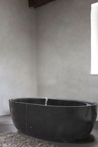 Baignoire moderne en marbre noir brillant de six pieds sculptée à la main Salle de bain en pierre naturelle pour le trempage de style - Product Image 4