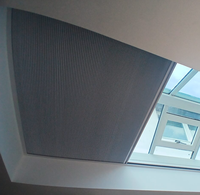 Stores en nid d'abeille à commande solaire de style anglais pour lanterne de plafond, couverture de toit, isolation thermique et acoustique