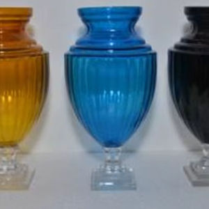 Juego de diseño único de vaso de cristal cortado a mano disponible en diferentes formas y tamaños de color. - Product Image 1