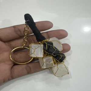 Meilleure qualité en gros Feng Shui porte-clés tourmaline noire naturelle sélénite sculptée Agate cristal dégringolé pierre clés de voitures de guérison - Product Image 5