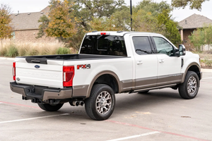PRÊT À CONDUIRE - VÉHICULE D'OCCASION À VOLANT À GAUCHE |   Conduite à droite |   2020 F-250 SUPER DUTY KING RANCH FX4 CREW CAB POWER STROKE 4X4 - Product Image 2