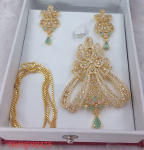 Elegante conjunto de pendientes de collar de diamantes americanos para mujer adecuado para recepciones de trajes tradicionales y eventos especiales - Product Image 3