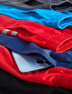 Pantalones cortos de entrenamiento de secado rápido para hombre, nuevo diseño con bolsillos y cintura elástica, patrón sólido informal, teñido liso - Product Image 3