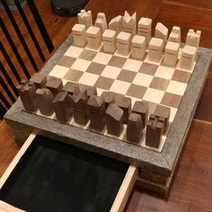 Jeu d'échecs de luxe en résine et bois personnalisé, avec boîte, pièces d'échecs rouges et noires en résine par Tayyab Handicraft - Product Image 4