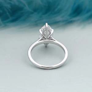 Anillo de Compromiso de Oro Blanco con Certificado IGI, Anillo de Diamantes Solitario Marquise de 6 Puntas - Product Image 2