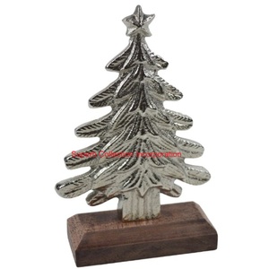 Escultura de árbol de Navidad de metal plateado vintage con base de madera de mango natural Decoración de vacaciones de mesa moderna y festiva - Product Image 3
