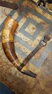 Cuerno vikingo festivo para beber hecho a mano para hidromiel y cerveza perfecto para fiestas navideñas y alegrías navideñas - Product Image 4