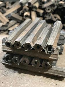 Carbón Vegetal de Aserrín de Alta Calidad con Combustión Suave y Constante para Uso en Interiores y Exteriores - Product Image 3