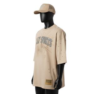 เสื้อยืดผู้ชายทรงหลวม โอเวอร์ไซส์ ผ้าคอตตอนเจอร์ซีย์พรีเมียม 240 GSM สีเบจ ประดับโลโก้ด้วยเพชรติดรีดร้อน - Product Image 4