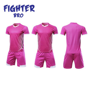 Vêtements de football pour hommes Maillot de football pour jeunes personnalisé avec logo et numéros Uniformes de football sublimés - Product Image 1