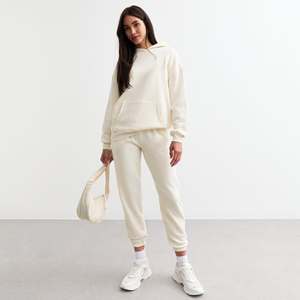 Streetwear décontracté mode femme sweat à capuche et pantalon de survêtement ensemble survêtements d'hiver mode féminine vente en gros ensemble deux pièces - Product Image 1