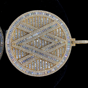 En Stock colgante redondo pesado grande pavimentado siete moissanite diamante dos tonos moda dijes colgante para hombres joyería de Hip Hop - Product Image 2