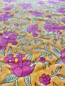 Tela de Algodón Estampada a Mano con Diseño Floral Amarillo Mostaza y Morado, Diseño Tradicional Indio - Product Image 3