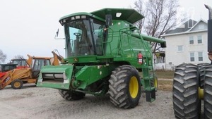 Cosechadora Agrícola Usada JOHN DEERE y Case IH 9230 y 8240 de 4 Filas para Maíz de Alta Capacidad - MASSEY FERGUSO - Product Image 5