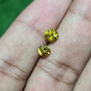 Sphène naturel (Titanite) pierre de naissance rare en cristal de forme ronde à facettes pour la fabrication de bijoux paire de pierres précieuses en vrac - Product Image 1