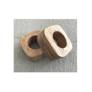Anneau de serviette en bois de différentes formes forme ronde anneau de serviette en bois massif de haute qualité du meilleur dessus de table - Product Image 1