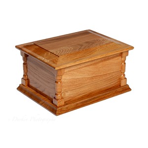 Urnes de crémation en bois de style américain de haute qualité Urnes commémoratives artisanales pour cendres adultes fabriquées au Viet Nam - Product Image 1