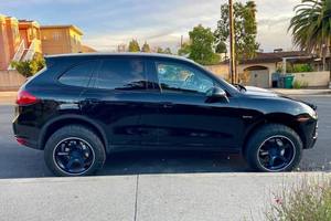 Nuevo y Más Vendido para Cayenne S Híbrido Diésel SUV, Cuero Oscuro, Techo Solar, Rendimiento Eficiente, Caja de Cambios Semiautomática - Product Image 2