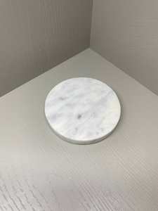 Posavasos Redondos de Mármol Blanco con Almohadillas de Fieltro, Protección Moderna para Mesa - Product Image 5