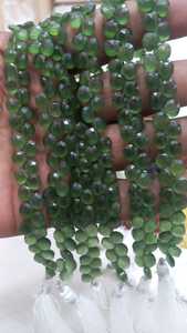 Perles de pierre d'aventurine verte naturelle facettées en forme de briolette certifiées pour la fabrication de colliers en gros - Product Image 3