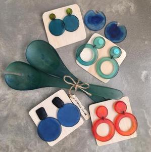 Boucles d'oreilles fantaisie en bois et résine pour filles, cadeaux de mariage et d'anniversaire, forme de demi-lune, légères, au meilleur prix - Product Image 4