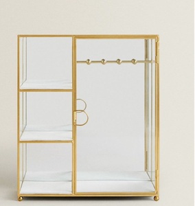 Belle boîte à bijoux en métal avec des motifs d'inspiration victorienne sculptures délicates parfaites pour le stockage décoratif et de bijoux - Product Image 3