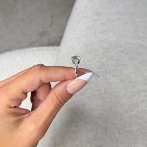 Bague en diamant de laboratoire de 3,50 carats, taille ronde, F VVS1 VVS2, bague de fiançailles à trois pierres, or blanc 18 carats, bague de promesse, cadeau pour elle - Product Image 5