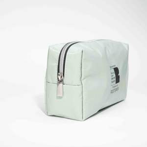 BSCI Factory Fashion Cosmetic Storage Bag With Zipper PU Fabric and <b>Tyvek</b> Custom Logo for Makeup & Travel - Product Image 3