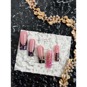 Rose Reign Press-On Nail Art Design élégant pour femmes élégantes - Product Image 2