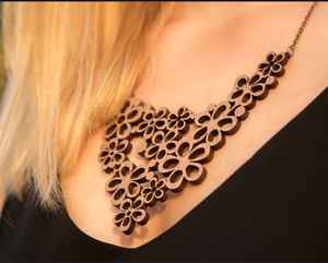 Collier de perles en bois fabriqué à la main BohoRoots - Product Image 2