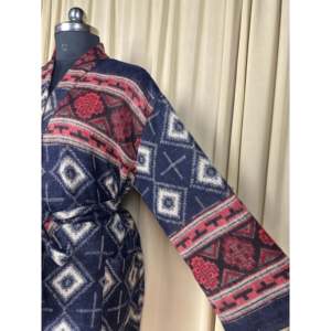 Cárdigan tipo bata de mezcla de lana de yak para mujer, con estampado de diamantes azules, cómodo para el invierno, estilo romántico, ropa de estar por casa con bolsillos, abrigo de casa tejido con diseño original - ODM - Product Image 6