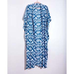 Mayur Coverup – Vêtement décontracté à imprimé floral, coupe modeste, avec fentes, taille unique, respirant, idéal pour les journées, les vacances et les célébrations, sans col - Product Image 1