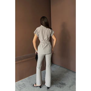 ชุดเสื้อและกางเกงลายทางสีเทาสำหรับผู้หญิง - Product Image 1