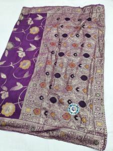 Saree batik en pur coton bloqué à la main avec style floral et géométrique dans des couleurs moyennes et foncées claires pour femme - Product Image 6